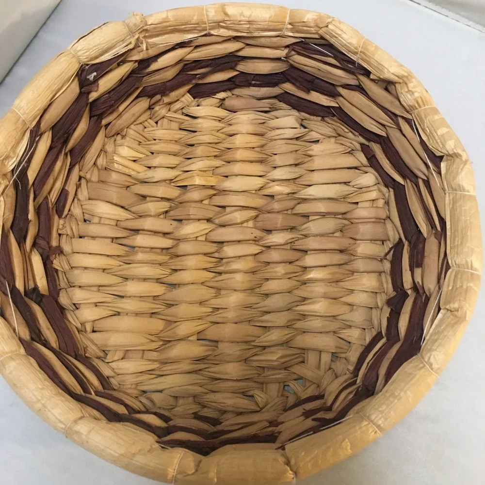 Woven Basket Home Decor 9in Tan Burgundy Corn Husk Round Bowl Rustic Farmhouse